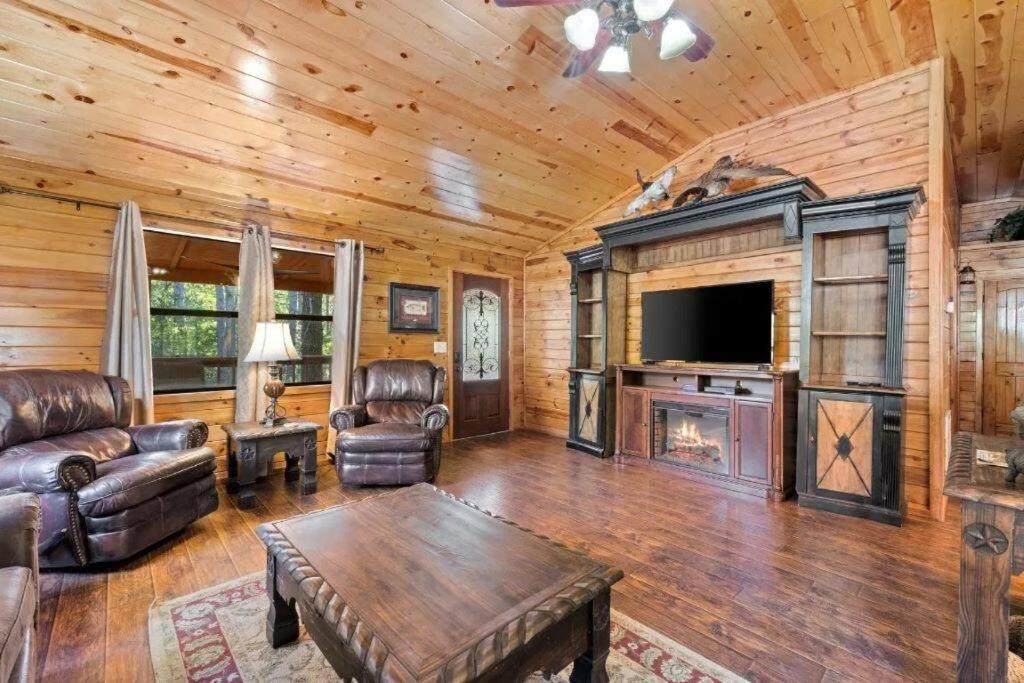Misty Moonlight, Sleeps 4, Mountain Cabin Apartment Broken Bow Exterior photo