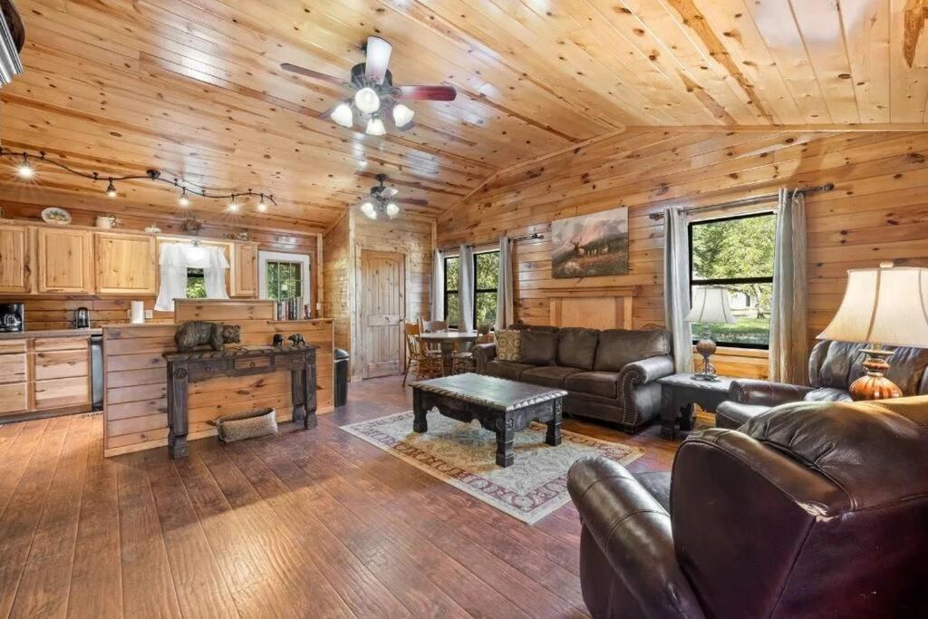 Misty Moonlight, Sleeps 4, Mountain Cabin Apartment Broken Bow Exterior photo